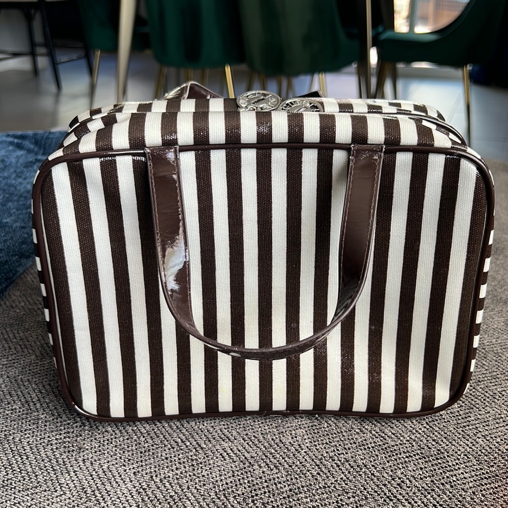 Henri Bendel hanging cosmetics case.